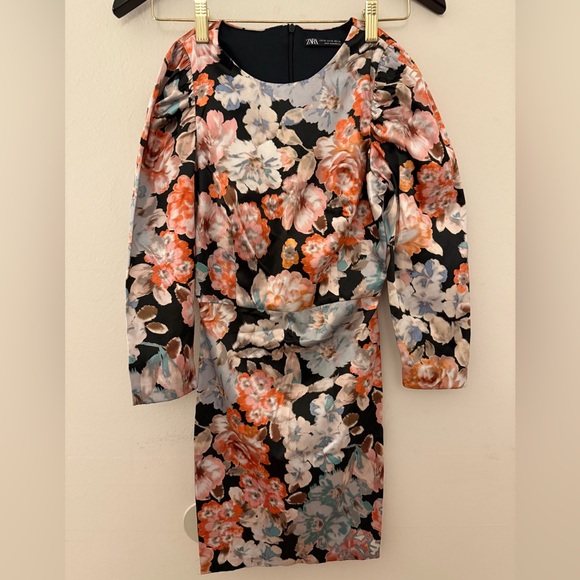 Zara Dresses & Skirts - ZARA Floral Print Mini Dress Size: XS